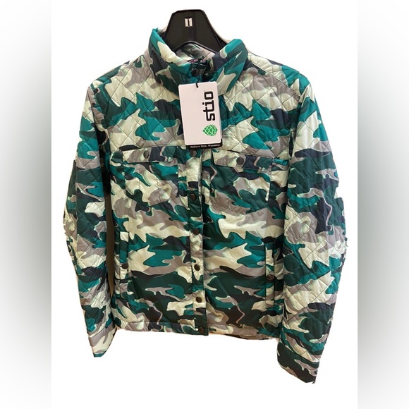 🔖 STIO Women’s Skycrest Insulated Snap Camo Jacket Green Camo - Picture 3 of 14